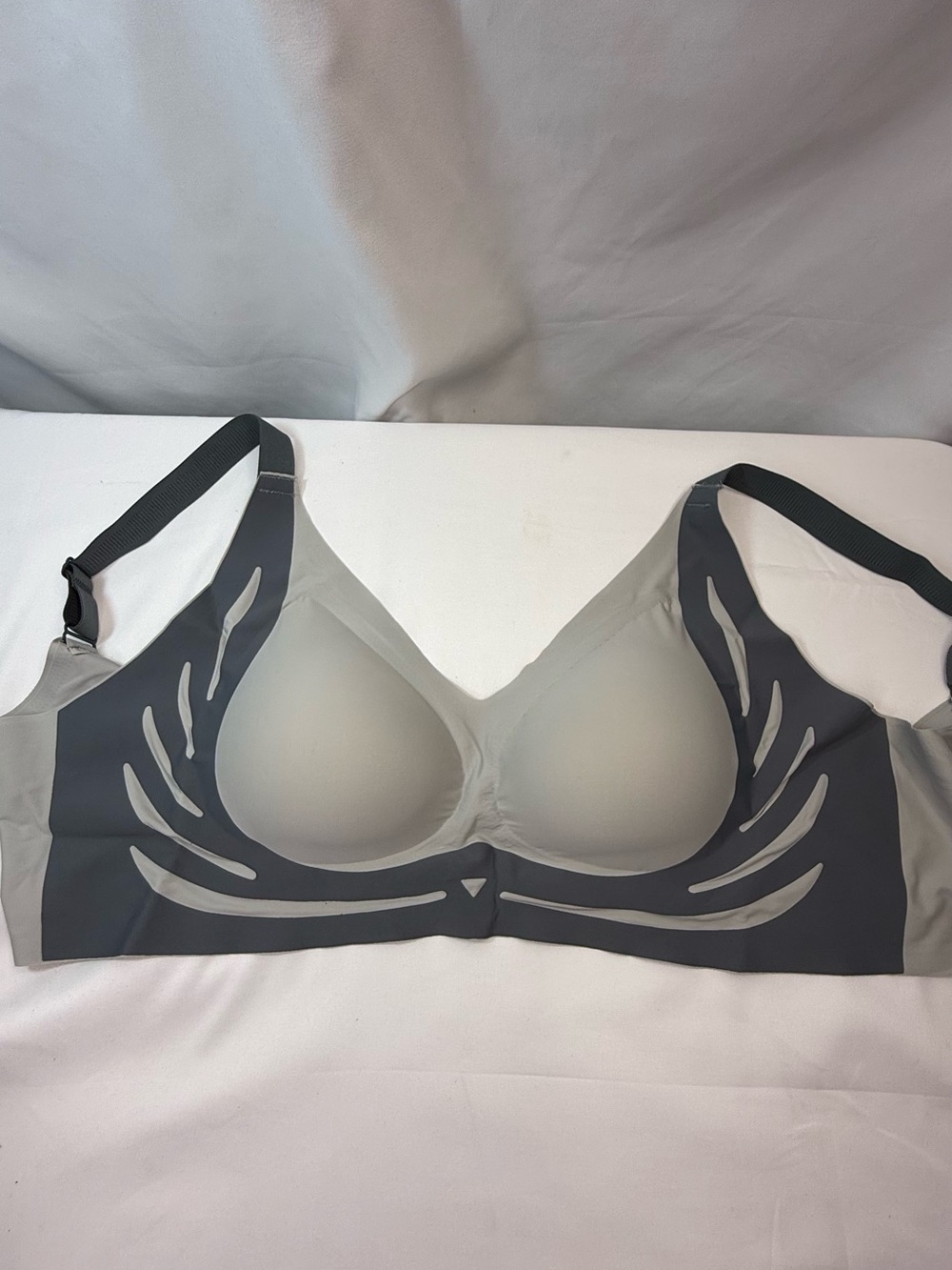 Amazon Women's Lifting Anti-Sagging Wireless Full-Figure Bra Size 4X NWT